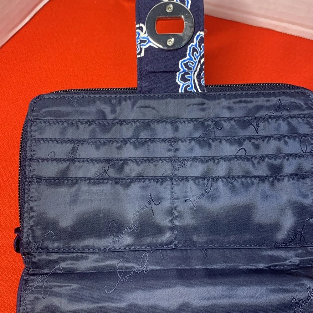 NWOT Vera Bradley wallet blue and white Zip Around Turnlock Quilted - Picture 8 of 11